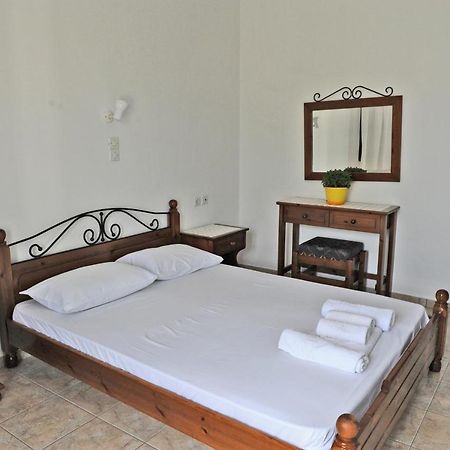 Morfeas Hotel Трипити Екстериор снимка