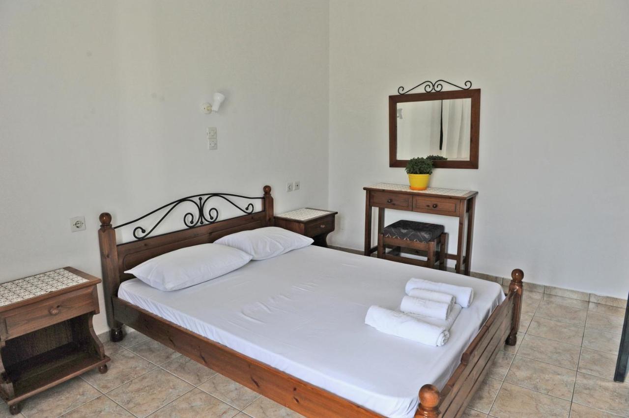 Morfeas Hotel Трипити Екстериор снимка